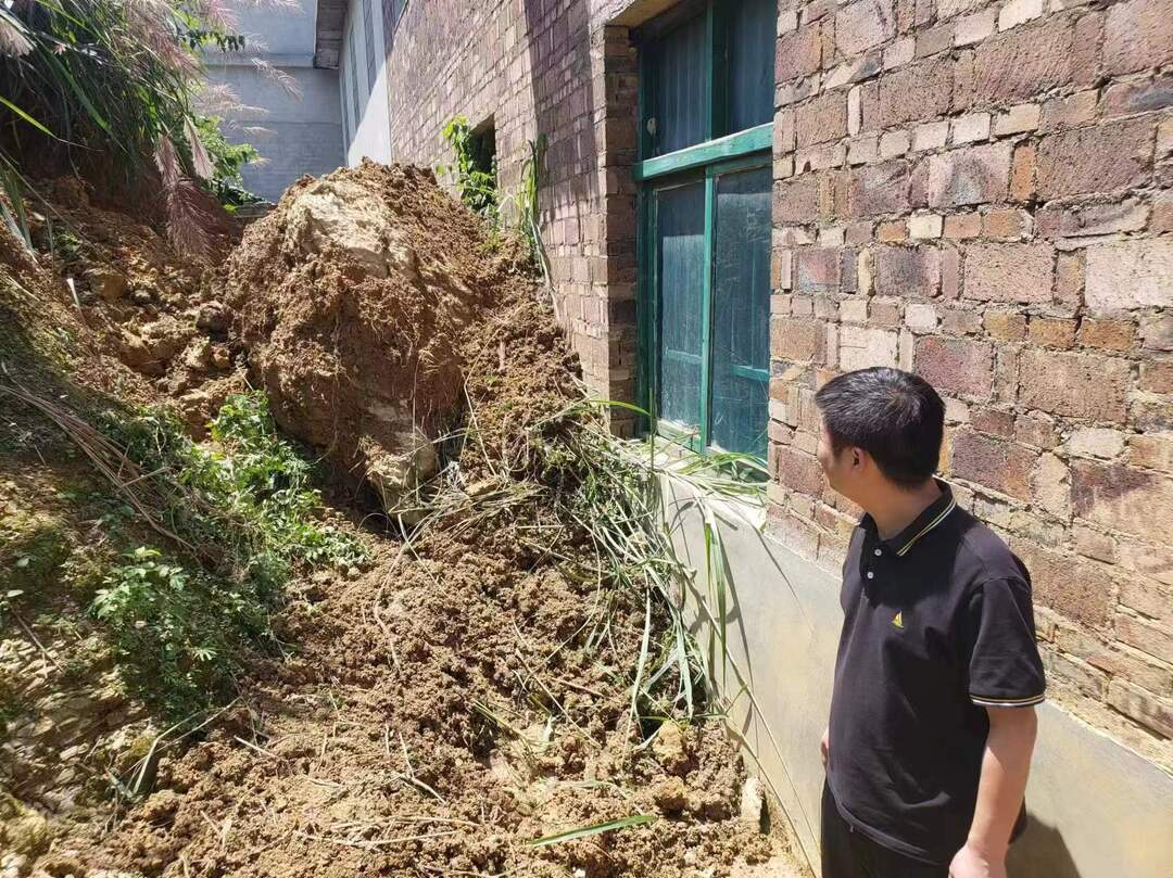 新邵：暴雨導致滑坡 提前轉移群眾成功避險