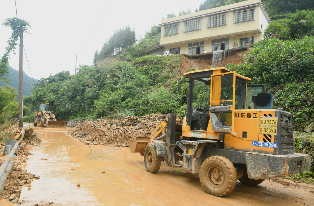 新邵大新鎮(zhèn)黨員干部全力應對強降雨