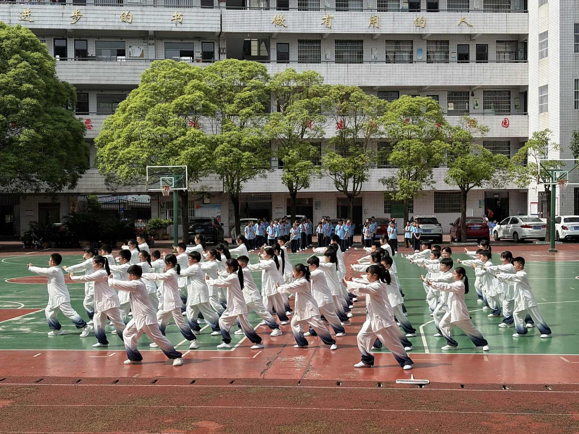 酿溪二小举办太极操比赛