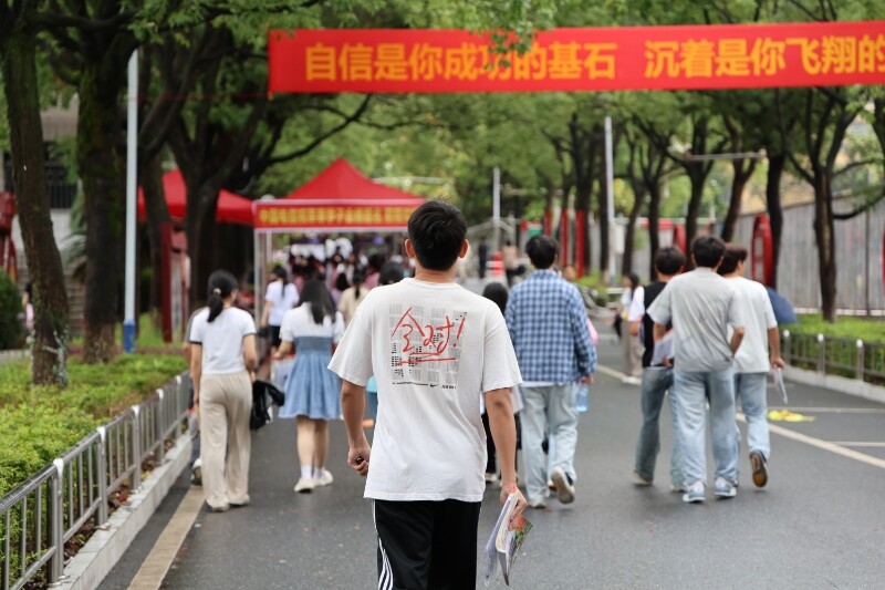 新邵：2025年普通高中学业水平考试顺利开考