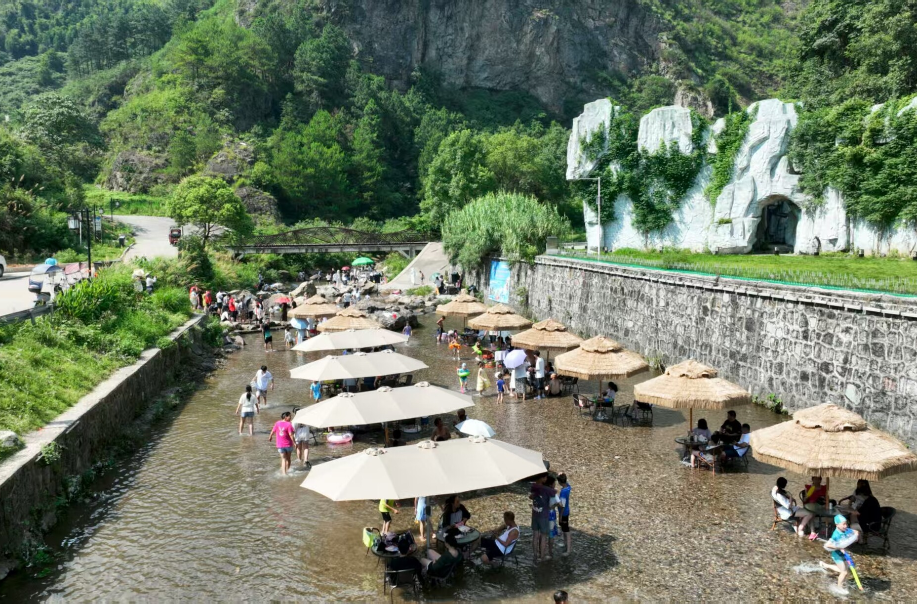 冰啤龙虾燃爆峡谷！新邵白水洞景区开启缤纷夏日狂欢