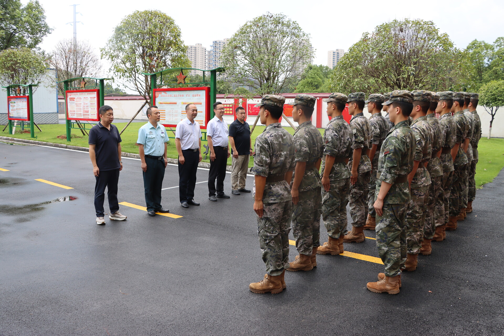 謝小軍率隊(duì)開展“八一”走訪慰問(wèn)活動(dòng)?