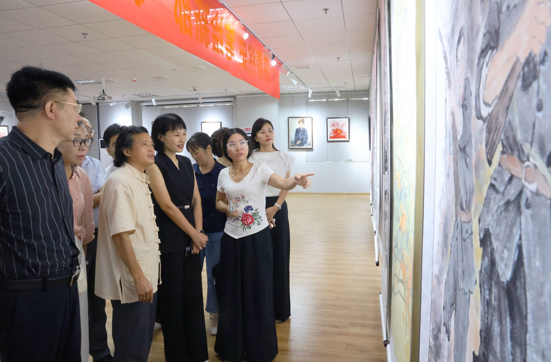“丹青銘史 筆繪新邵”美術(shù)作品展開幕 以藝術(shù)傳承偉大抗戰(zhàn)精神