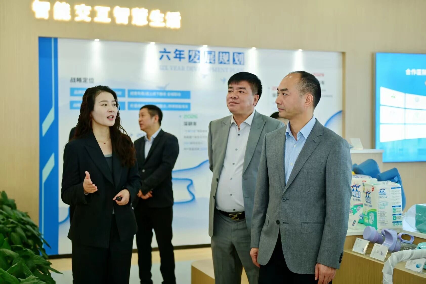 谢小军率队赴长三角考察招商