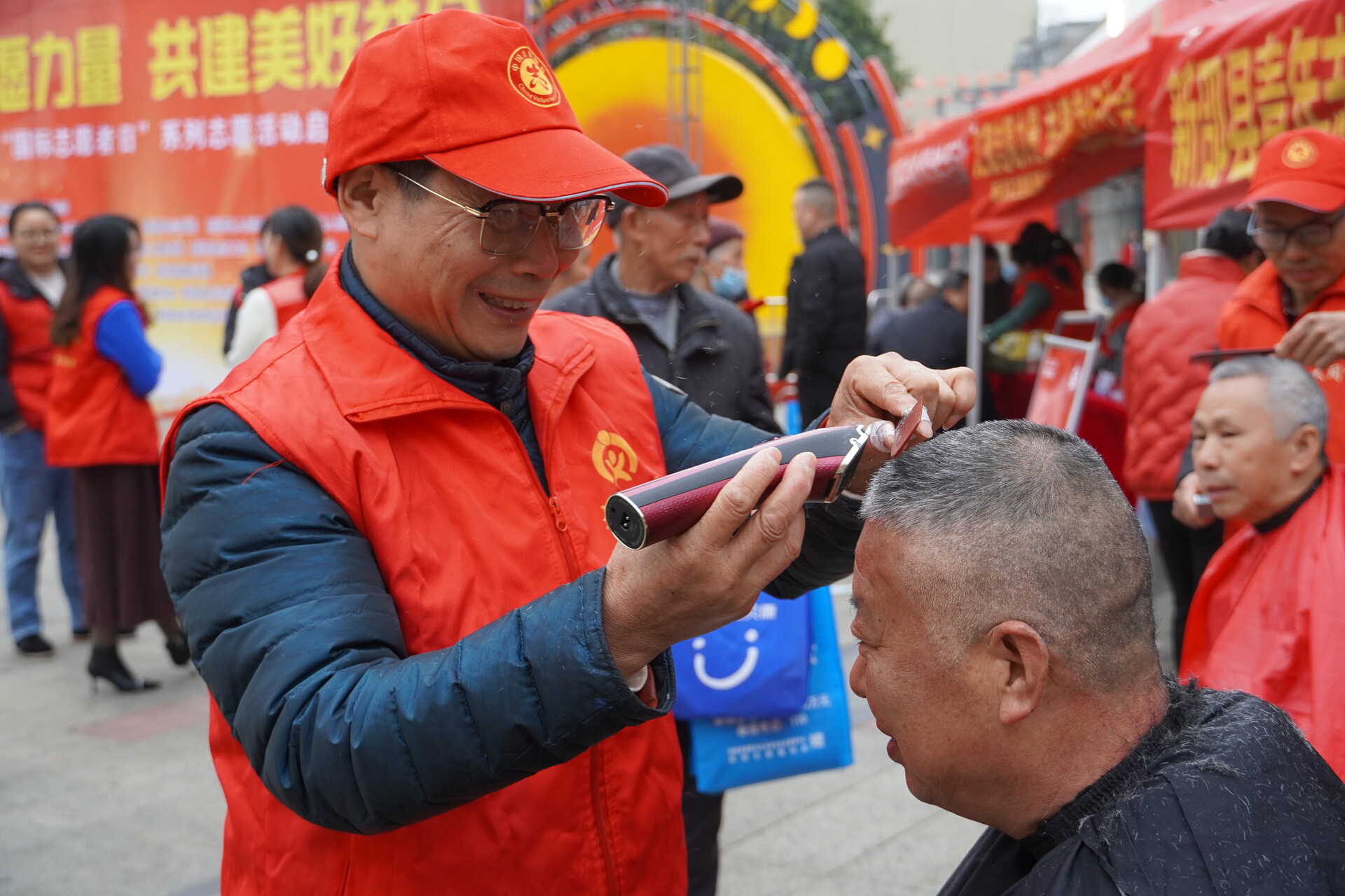 新邵县开展“12·5”国际志愿者日系列活动