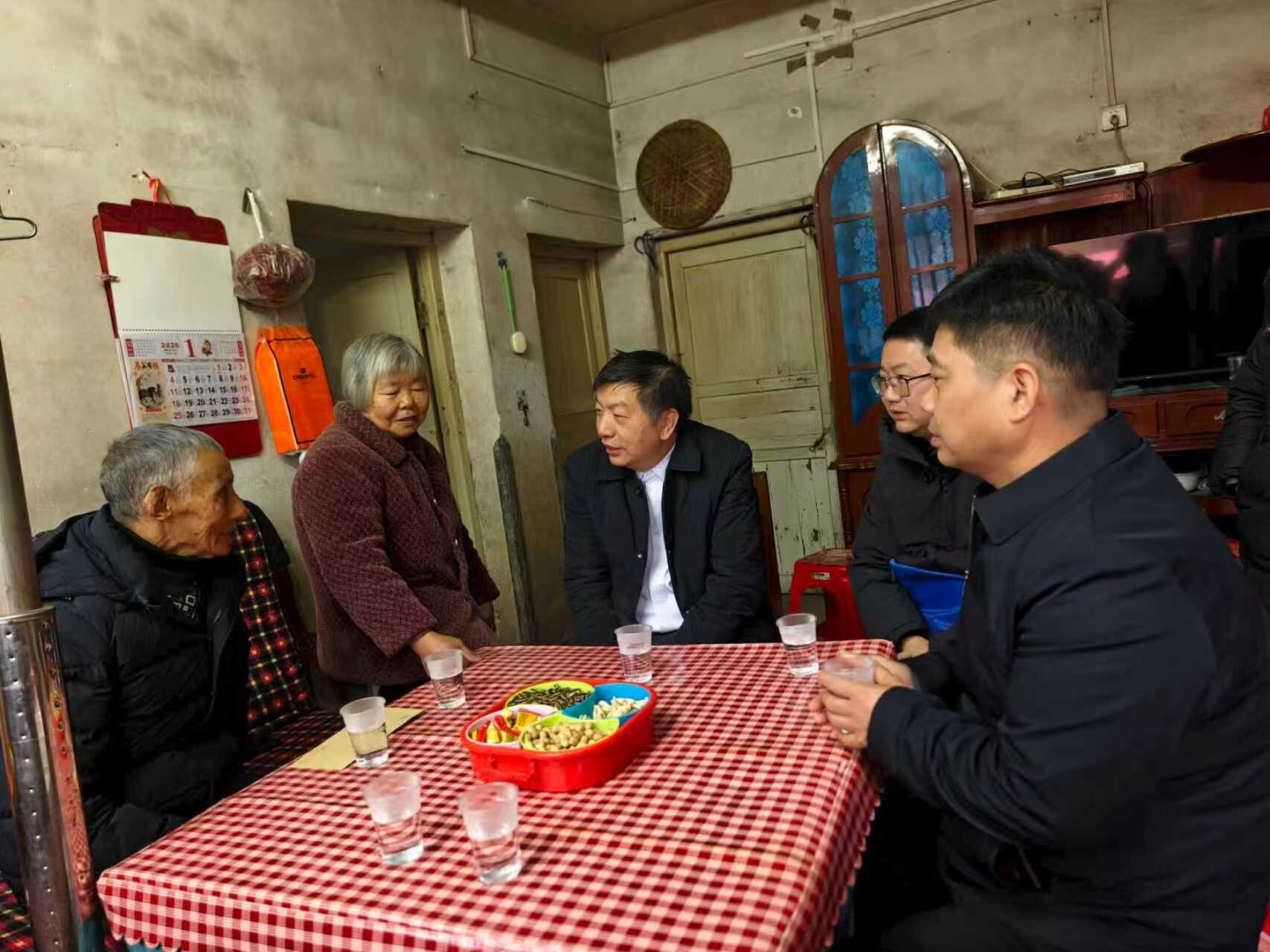 新邵：寒冬送暖传美德