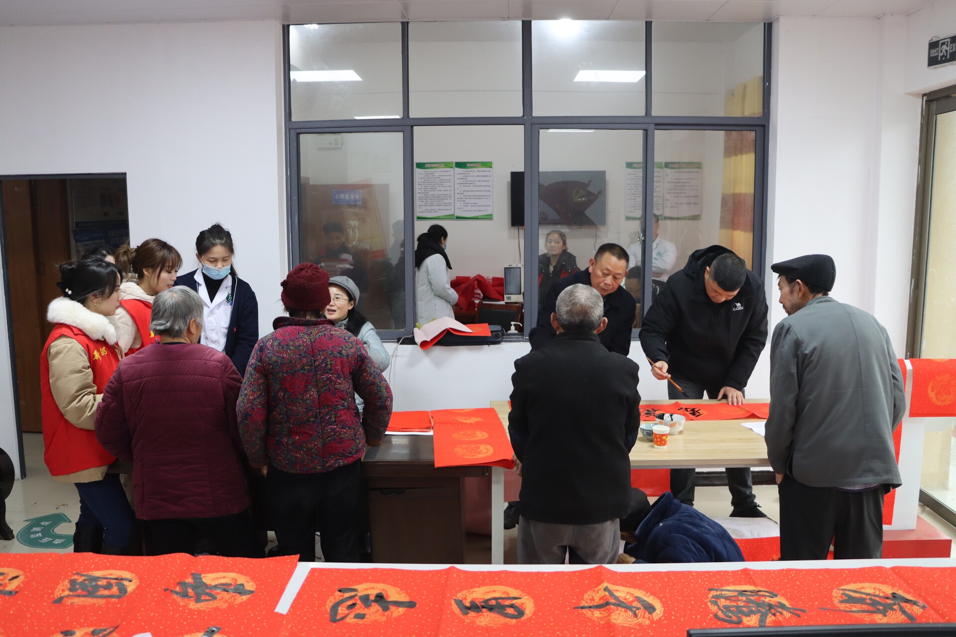 新邵县委统战部组织县党外知识分子联谊会成员开展新春送福活动