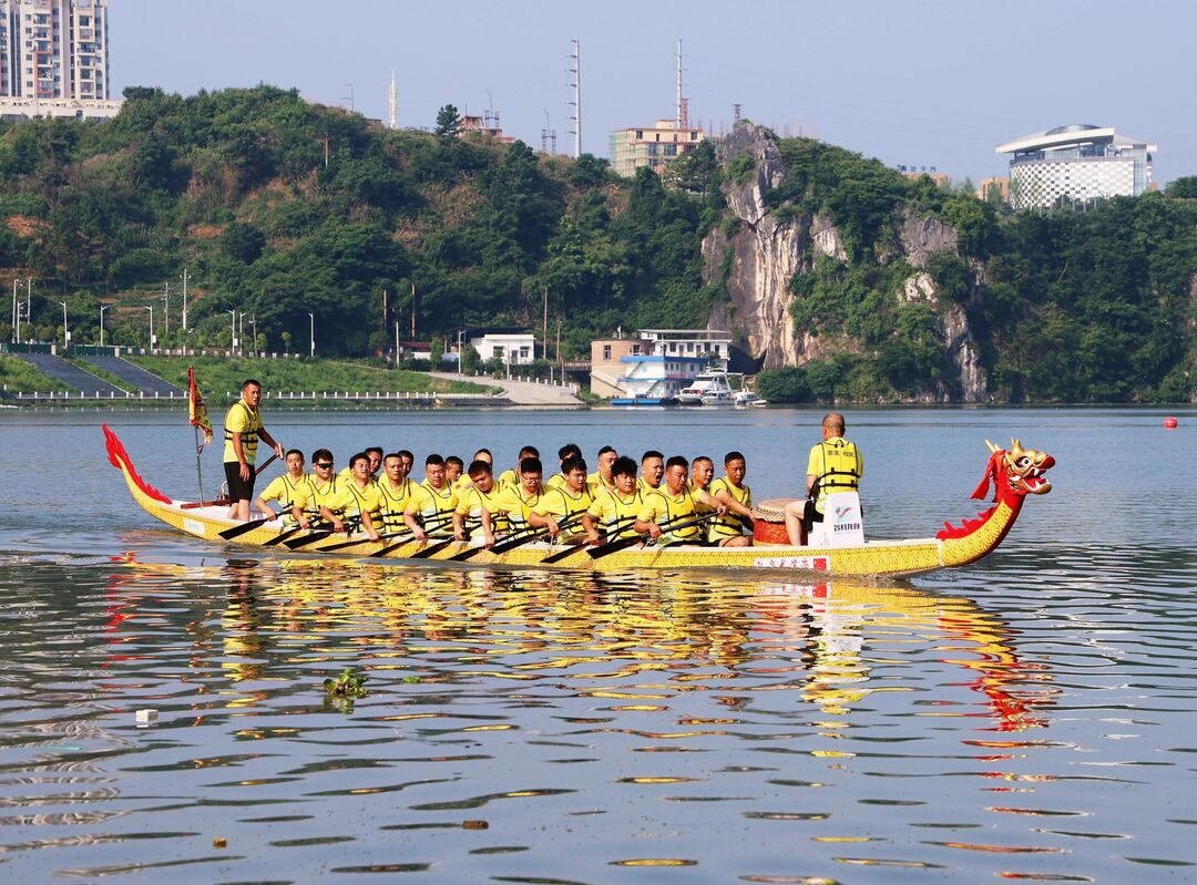 非遗号子震天响，健儿舞桡立潮头——新邵县资滨龙舟队全力备战市龙舟大赛