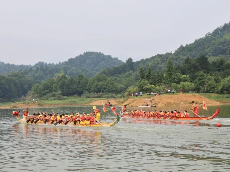 燃爆了！新邵龙舟竞渡与“村光大道” 民俗盛会激情相遇！