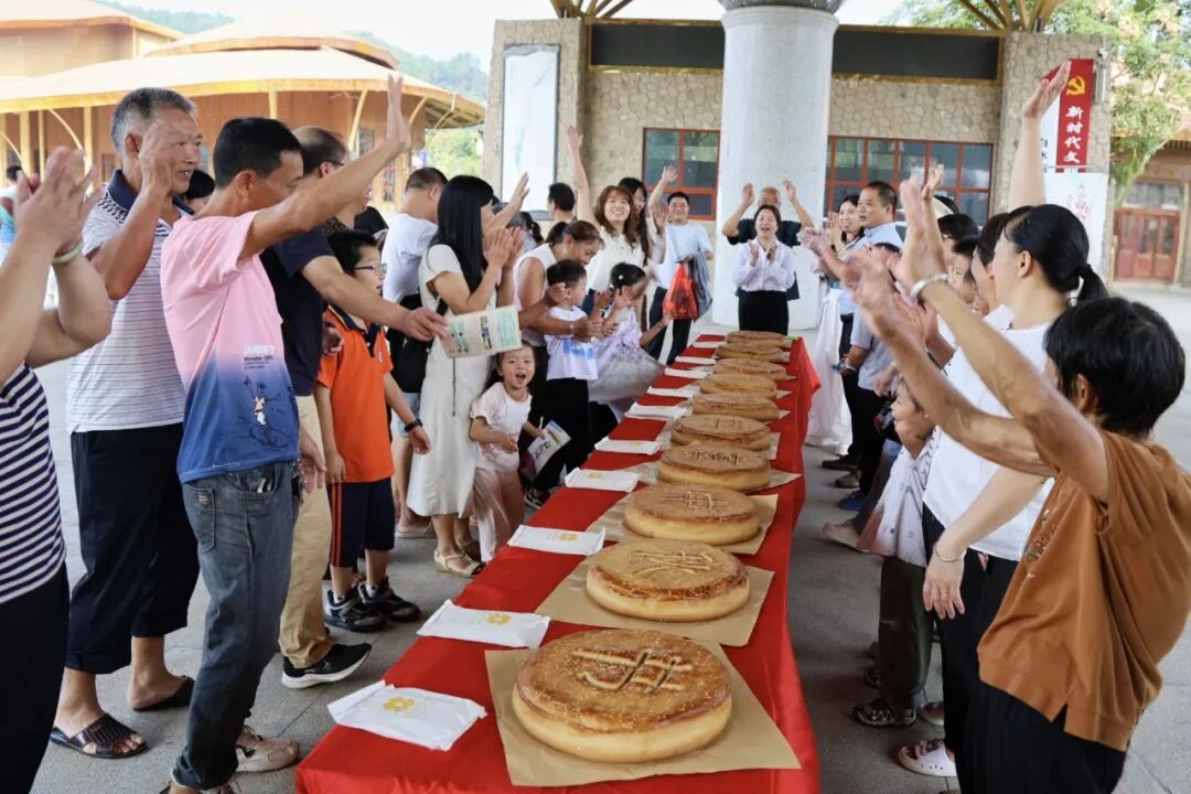 白水洞景区推出中秋主题文旅活动  游客共品月饼欢度佳节